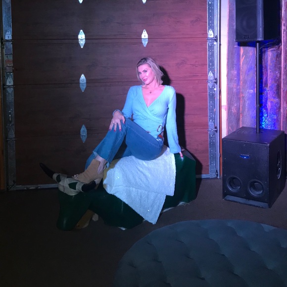 Meet your Posher, Maya - Picture 2 of 2